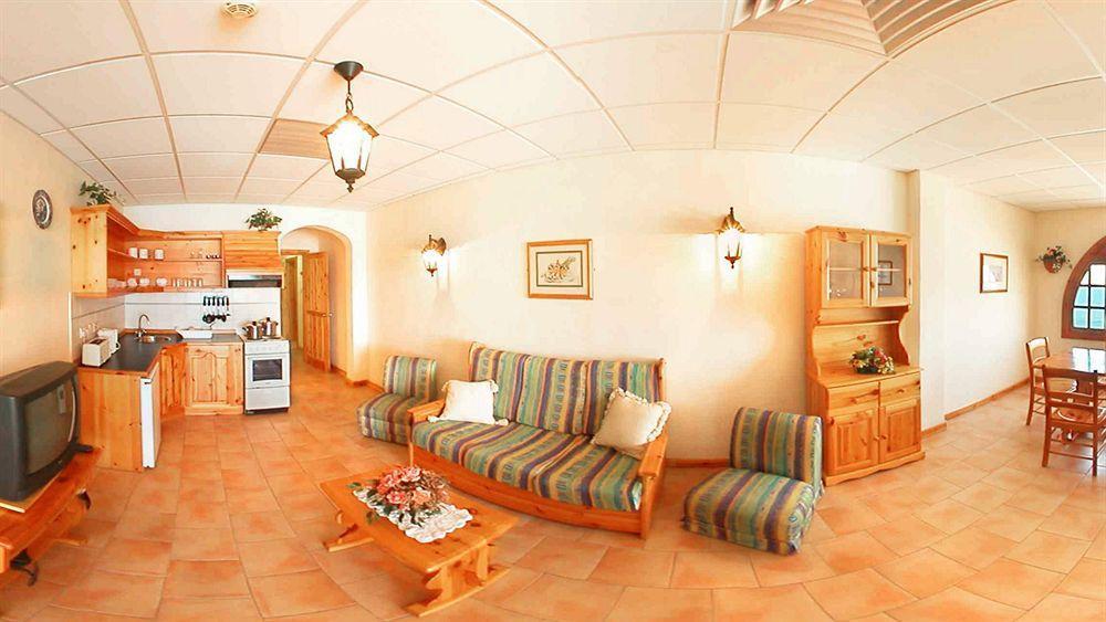 The Mediterranea Hotel & Suites St. Paul's Bay Dış mekan fotoğraf