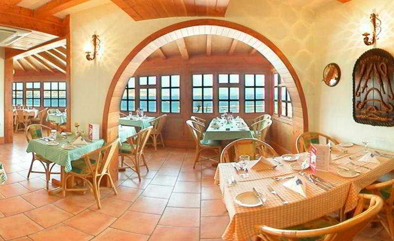 The Mediterranea Hotel & Suites St. Paul's Bay Restoran fotoğraf
